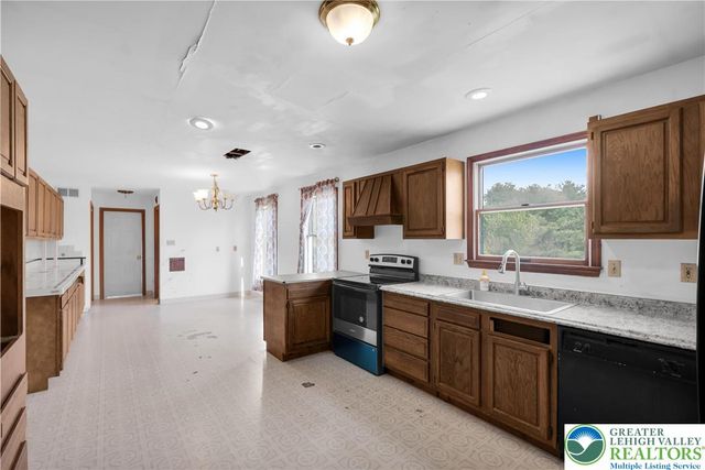 547 Roberts Road, Bushkill Twp, PA 18064