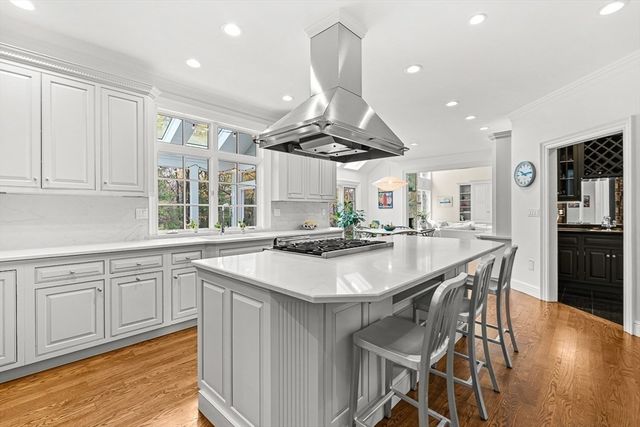 9 Sanderson Ln, Weston, MA 02493