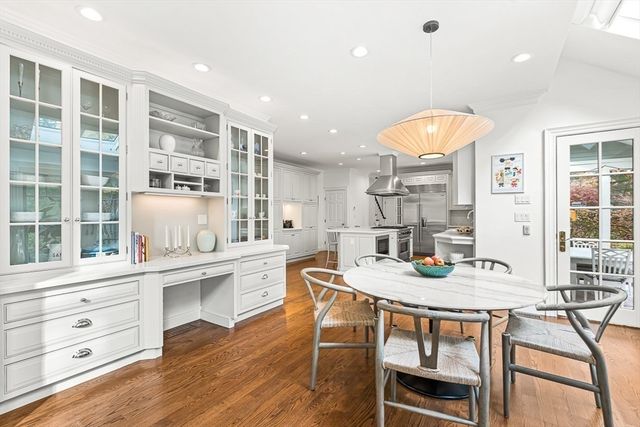 9 Sanderson Ln, Weston, MA 02493