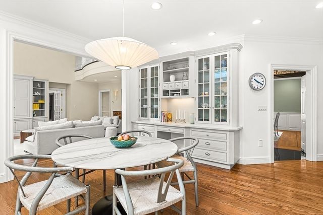 9 Sanderson Ln, Weston, MA 02493