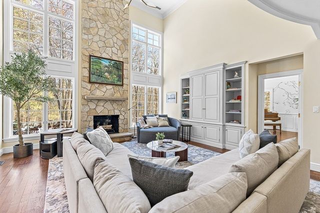 9 Sanderson Ln, Weston, MA 02493