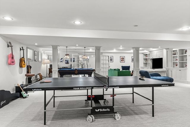 9 Sanderson Ln, Weston, MA 02493