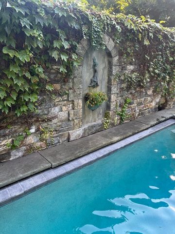 9 Sanderson Ln, Weston, MA 02493