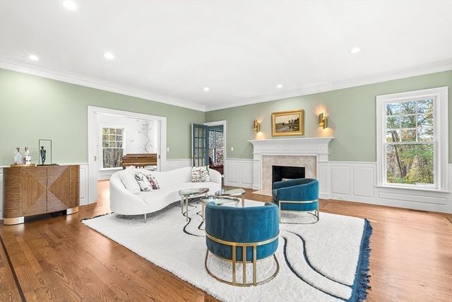 9 Sanderson Ln, Weston, MA 02493