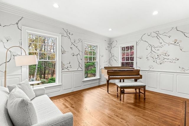 9 Sanderson Ln, Weston, MA 02493