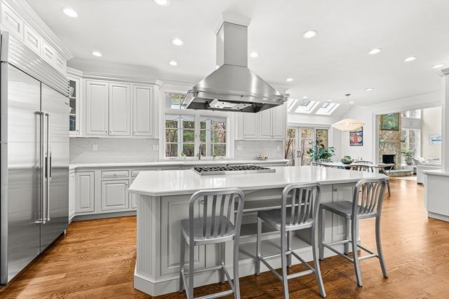 9 Sanderson Ln, Weston, MA 02493