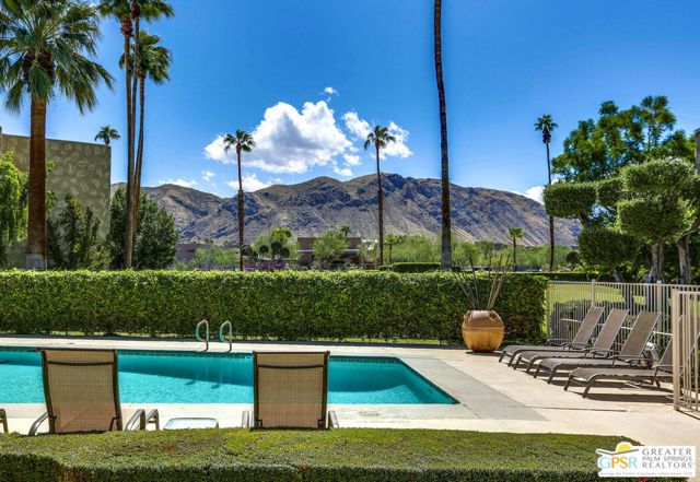 1660 S La Reina Way 1A, Palm Springs, CA 92264