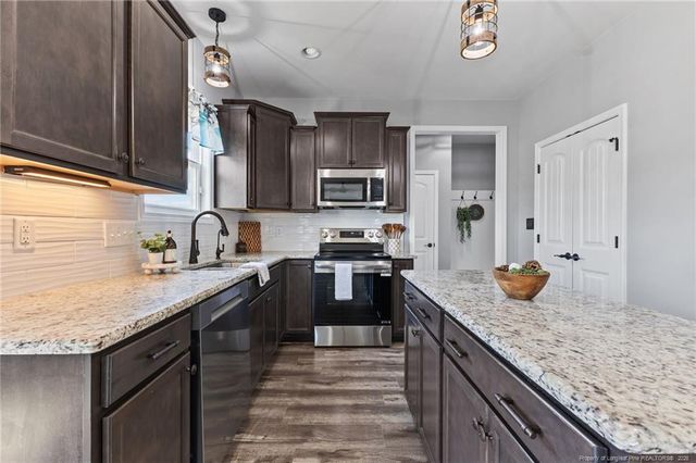 7031 Glynn Mill Farm Drive, Fayetteville, NC 28306