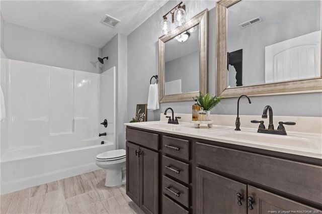 7031 Glynn Mill Farm Drive, Fayetteville, NC 28306