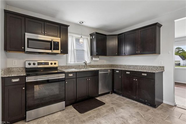 30 Briarwood DR, Hampton, VA 23666