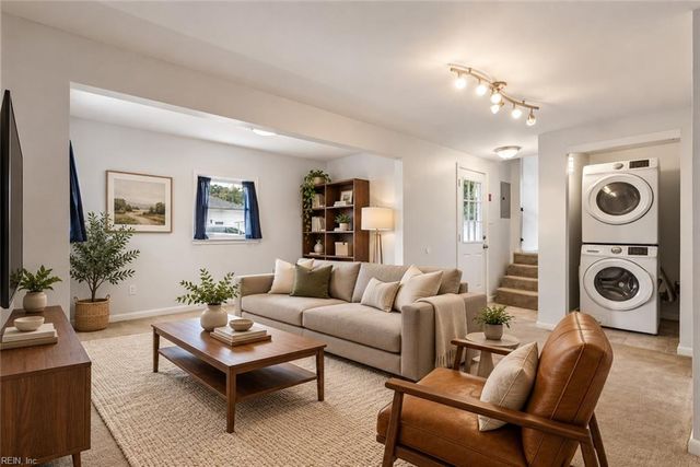 30 Briarwood DR, Hampton, VA 23666