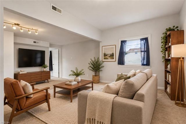 30 Briarwood DR, Hampton, VA 23666
