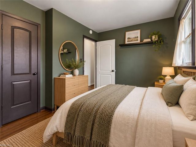 30 Briarwood DR, Hampton, VA 23666