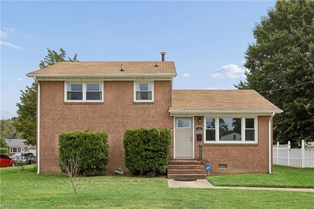 30 Briarwood DR, Hampton, VA 23666