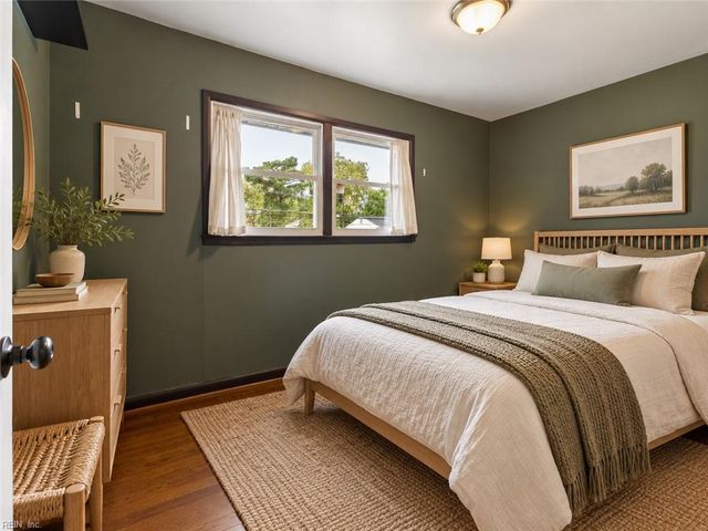 30 Briarwood DR, Hampton, VA 23666