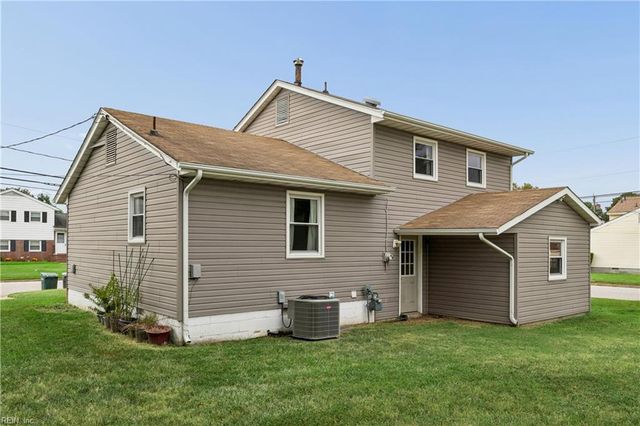 30 Briarwood DR, Hampton, VA 23666