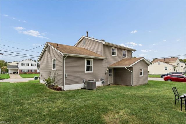30 Briarwood DR, Hampton, VA 23666