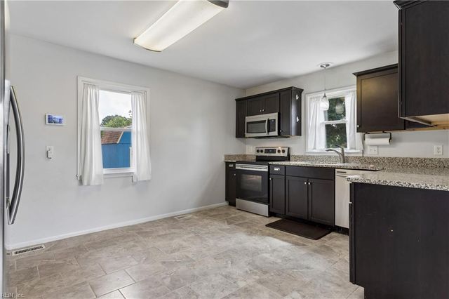 30 Briarwood DR, Hampton, VA 23666