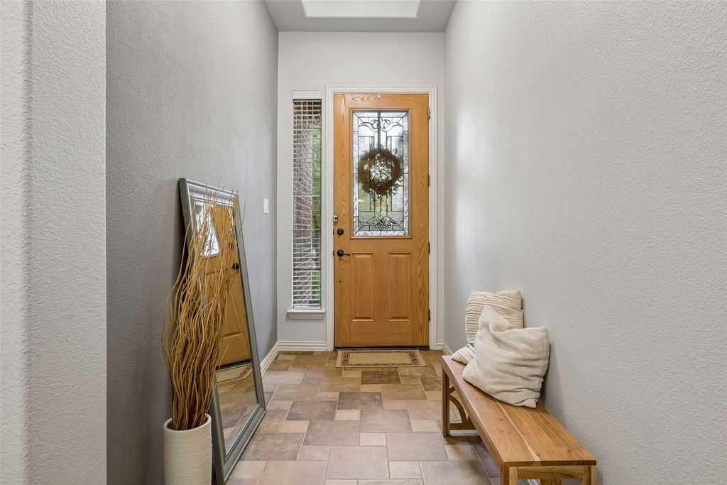 2723 Ponce De Leon, Grand Prairie, TX 75054 — photo 2