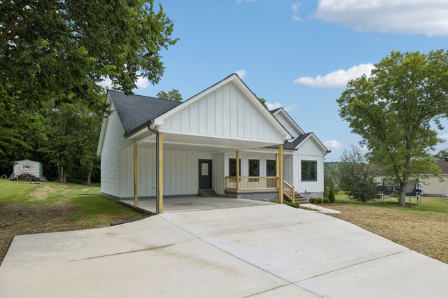 295 Meadow Dr, Gordonsville, TN 38563