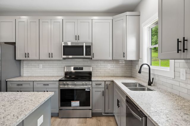 295 Meadow Dr, Gordonsville, TN 38563