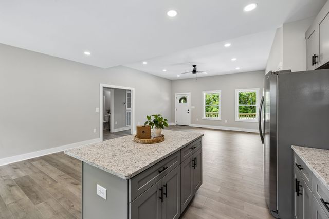 295 Meadow Dr, Gordonsville, TN 38563