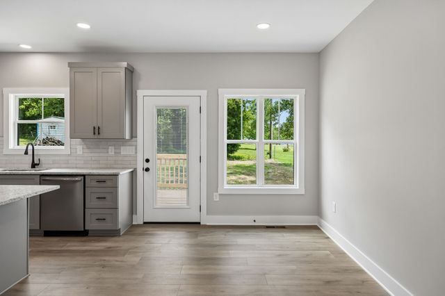 295 Meadow Dr, Gordonsville, TN 38563