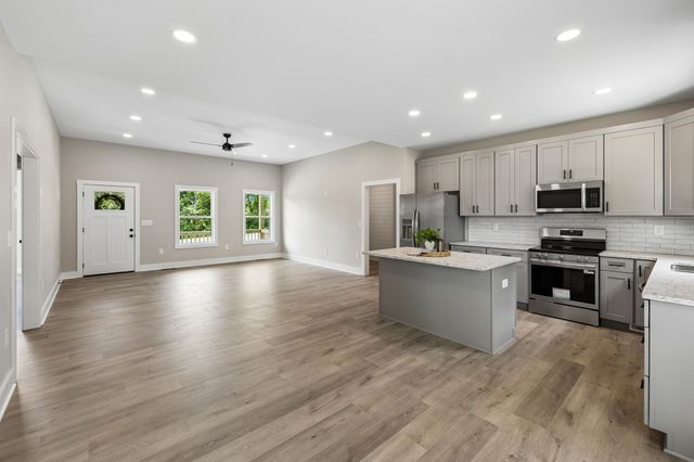 295 Meadow Dr, Gordonsville, TN 38563