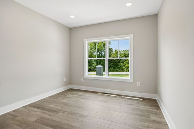 295 Meadow Dr, Gordonsville, TN 38563