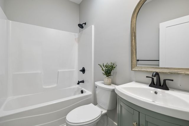 295 Meadow Dr, Gordonsville, TN 38563