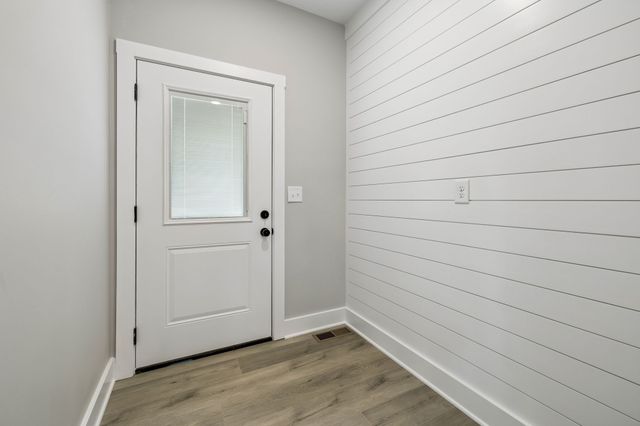 295 Meadow Dr, Gordonsville, TN 38563