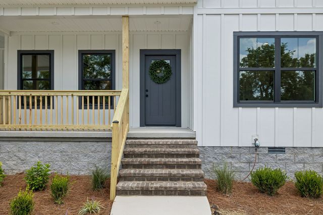 295 Meadow Dr, Gordonsville, TN 38563