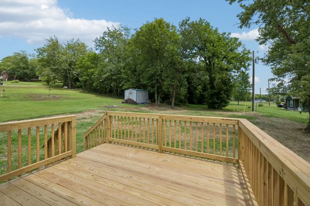295 Meadow Dr, Gordonsville, TN 38563