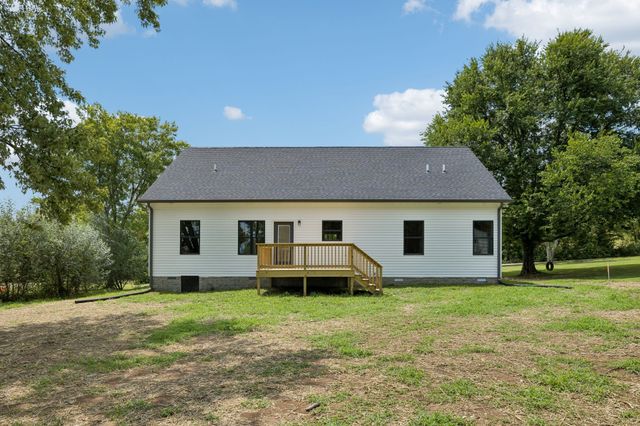 295 Meadow Dr, Gordonsville, TN 38563