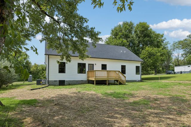 295 Meadow Dr, Gordonsville, TN 38563