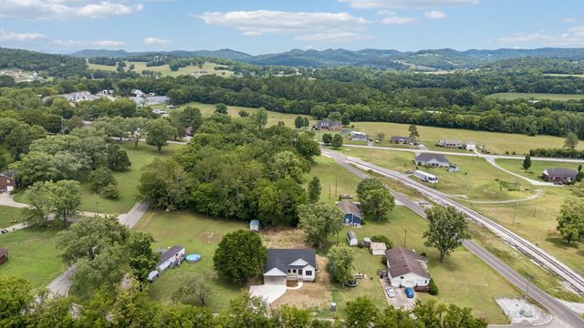 295 Meadow Dr, Gordonsville, TN 38563