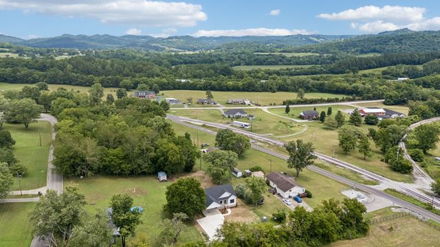 295 Meadow Dr, Gordonsville, TN 38563
