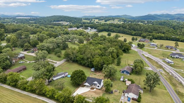295 Meadow Dr, Gordonsville, TN 38563