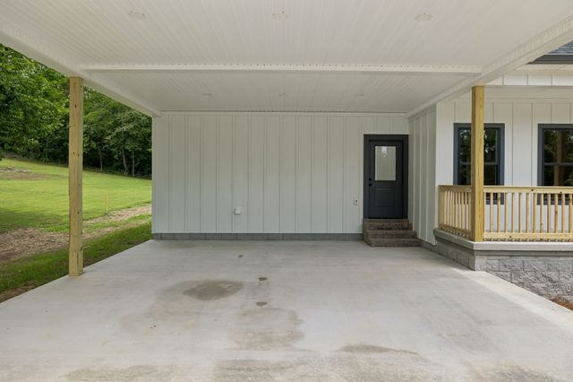 295 Meadow Dr, Gordonsville, TN 38563