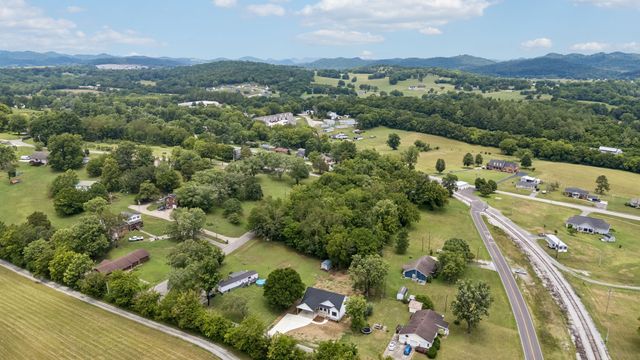 295 Meadow Dr, Gordonsville, TN 38563