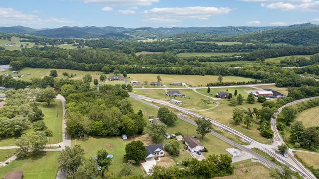 295 Meadow Dr, Gordonsville, TN 38563