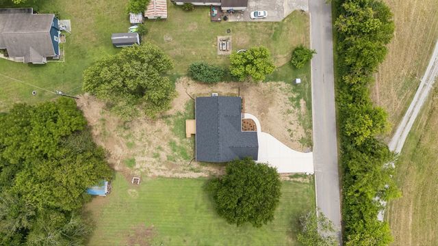 295 Meadow Dr, Gordonsville, TN 38563