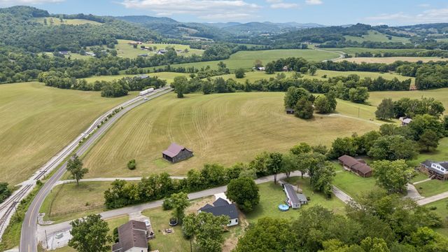 295 Meadow Dr, Gordonsville, TN 38563