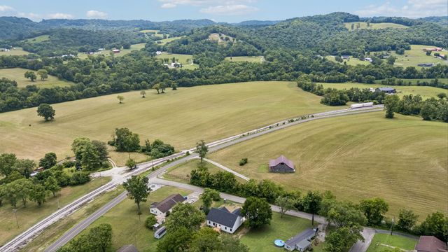 295 Meadow Dr, Gordonsville, TN 38563
