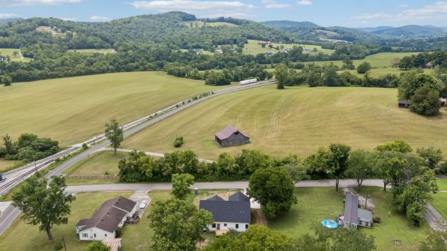 295 Meadow Dr, Gordonsville, TN 38563