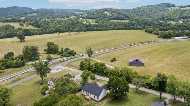 295 Meadow Dr, Gordonsville, TN 38563
