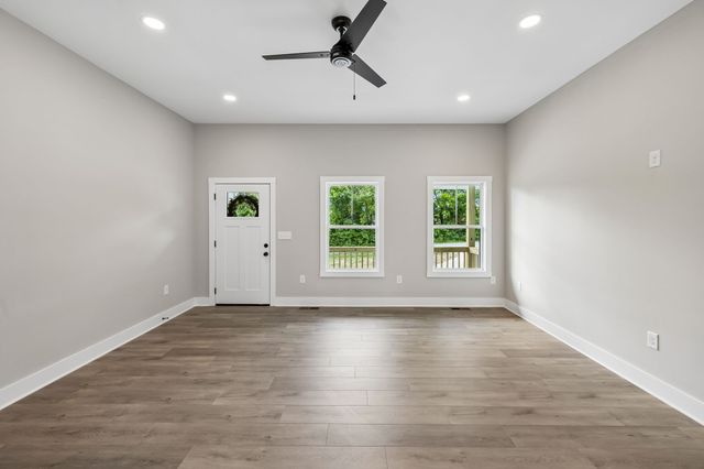 295 Meadow Dr, Gordonsville, TN 38563
