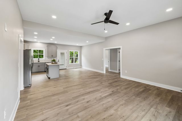 295 Meadow Dr, Gordonsville, TN 38563
