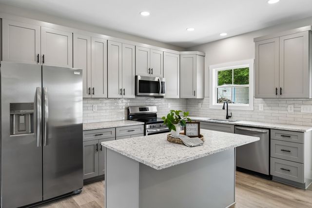 295 Meadow Dr, Gordonsville, TN 38563