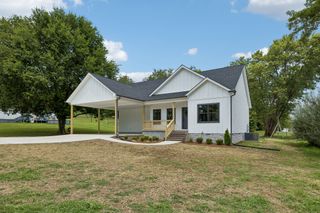 295 Meadow Dr, Gordonsville, TN 38563